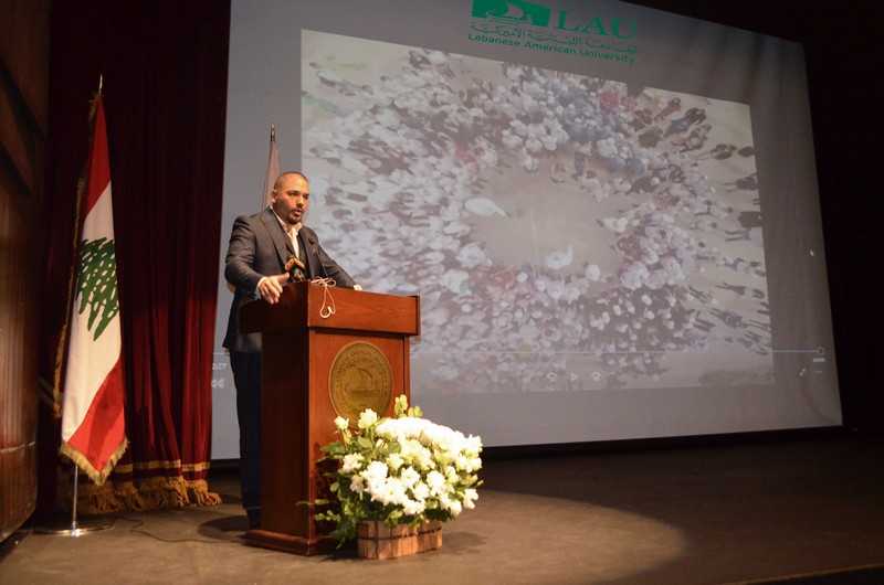 الجامعة اللبنانية الأميركية LAU  تكرّم الفنان رامي عياش كرائد وقائد مثالي للشباب...   رامي عياش للشباب اضربوا بيد من حديد...